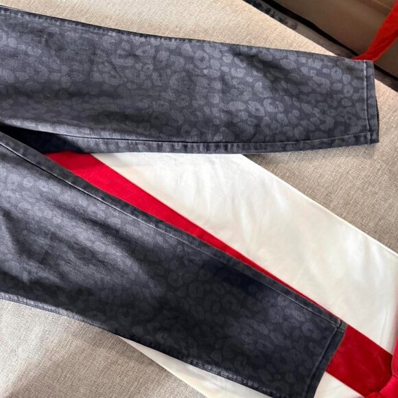 1822 Denim- Black Leopard Print Straight Leg Jeans Size 12 Excellent Condition - Picture 3 of 3